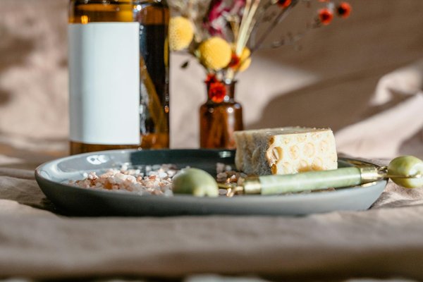 The Definitive Handbook for Mastering Delicate Gold Jewelry Layering: Expert Tips for Effortless Elegance!